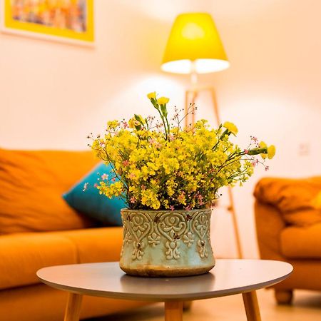 Yellow Apartment In Avlabari Tbilissi Extérieur photo