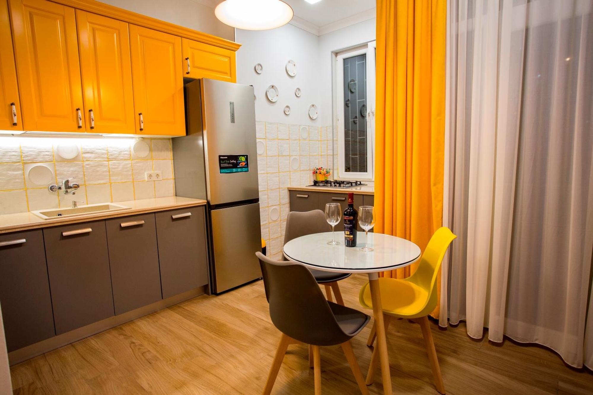 Yellow Apartment In Avlabari Tbilissi Extérieur photo