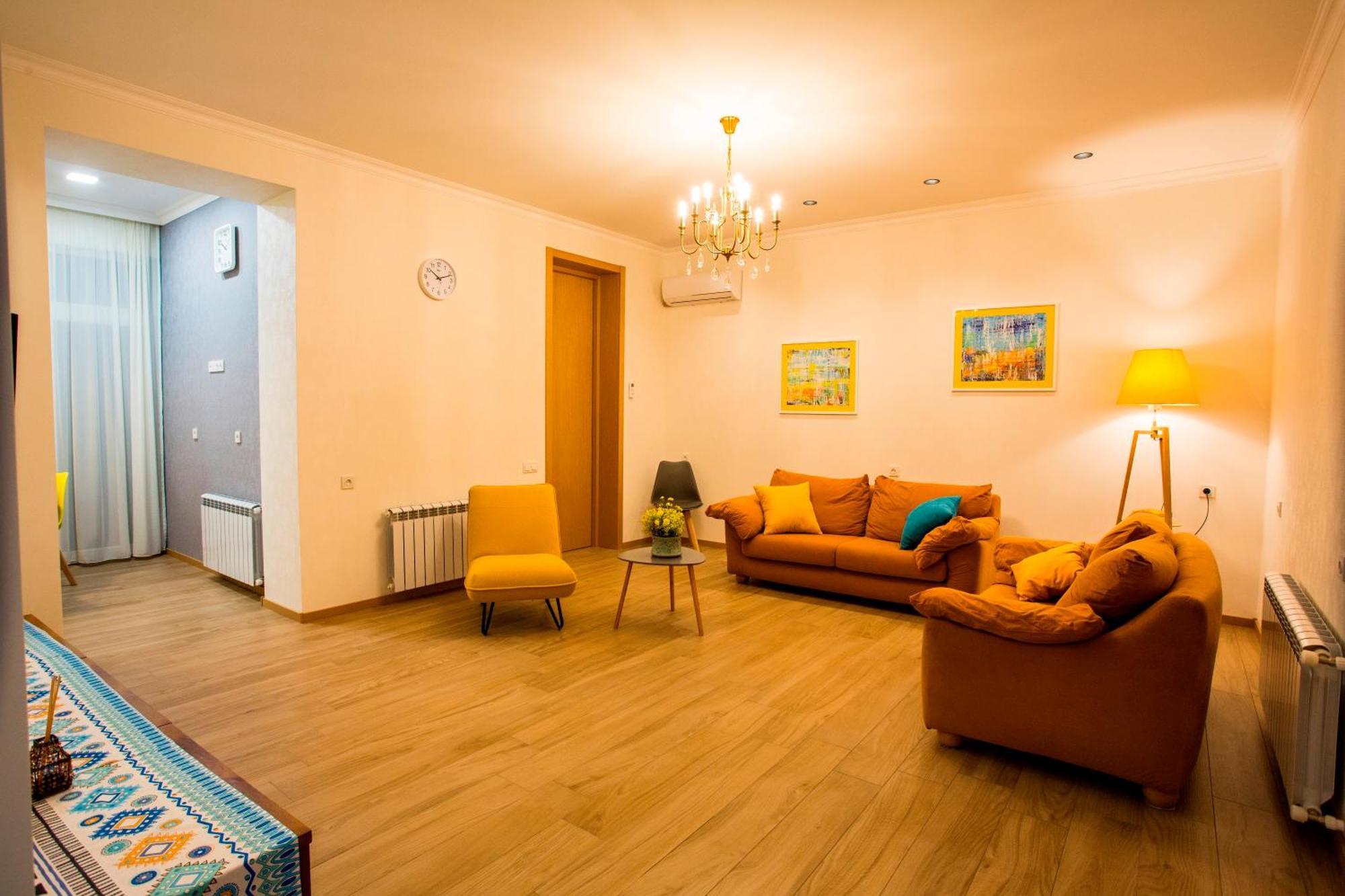 Yellow Apartment In Avlabari Tbilissi Extérieur photo