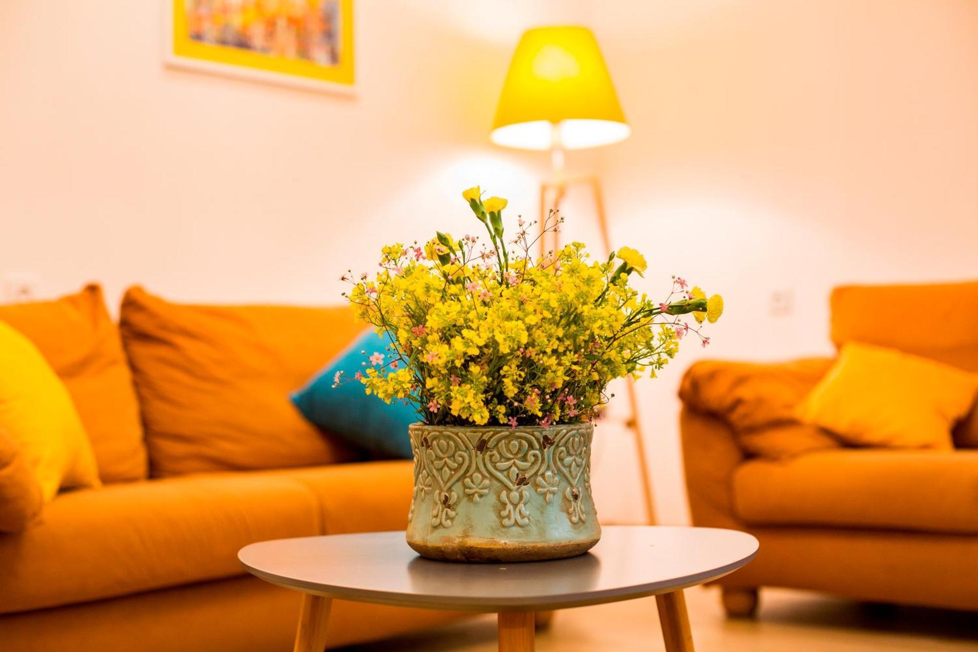 Yellow Apartment In Avlabari Tbilissi Extérieur photo