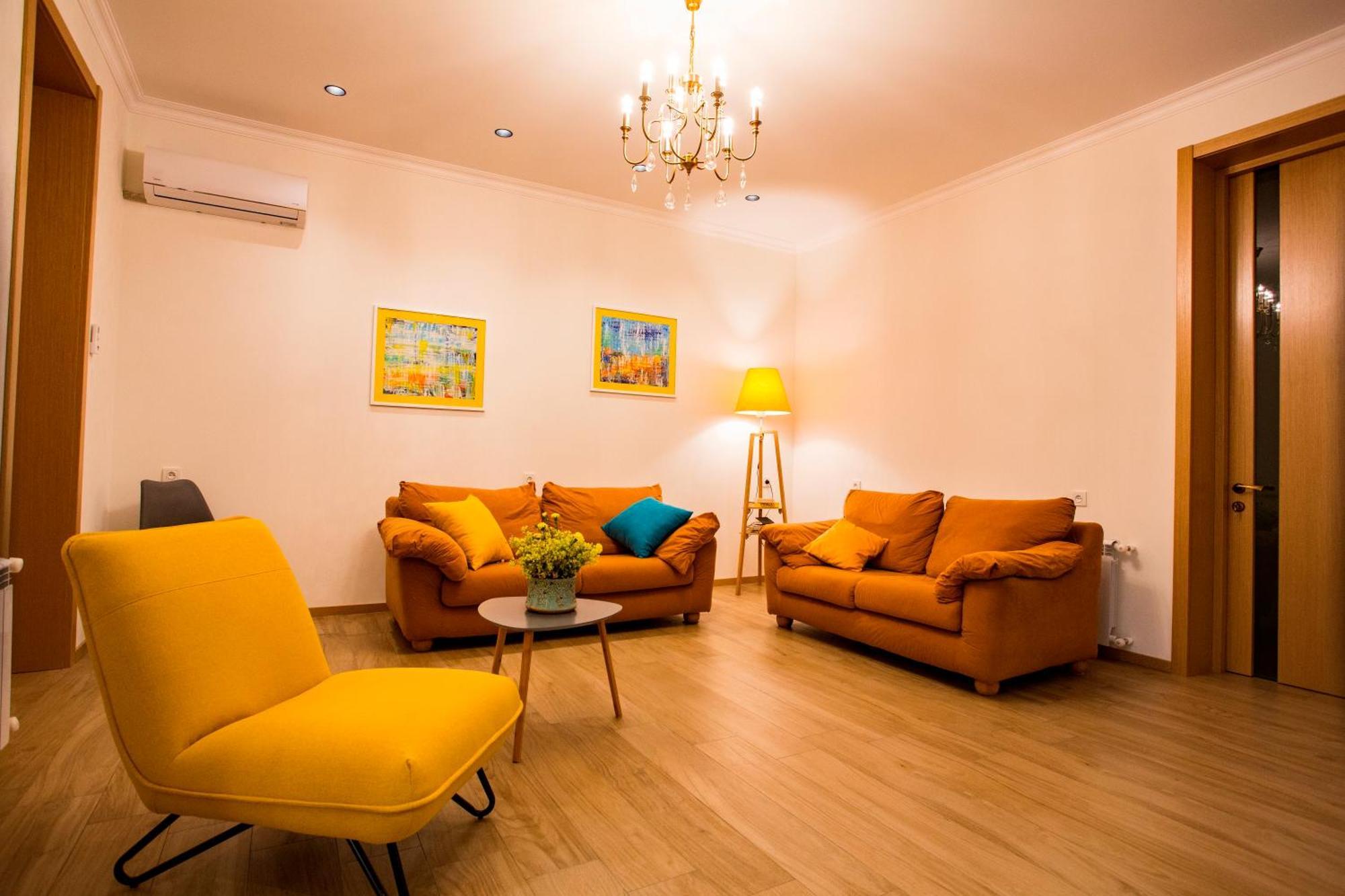 Yellow Apartment In Avlabari Tbilissi Extérieur photo