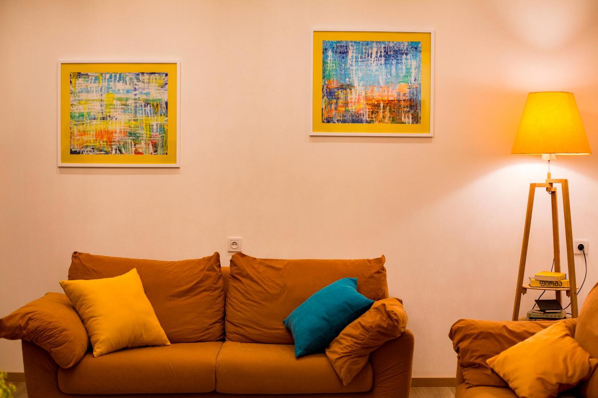 Yellow Apartment In Avlabari Tbilissi Extérieur photo